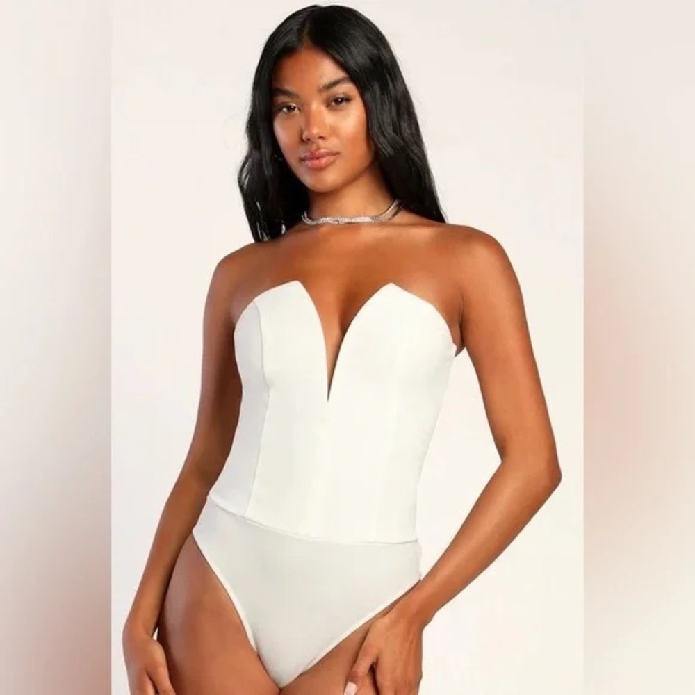 Blue Blush deep-V strapless bodysuit size Small